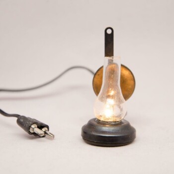 Krippenzubeh&ouml;r - Petroleumlampe schw. Glas wei&szlig; 4cm